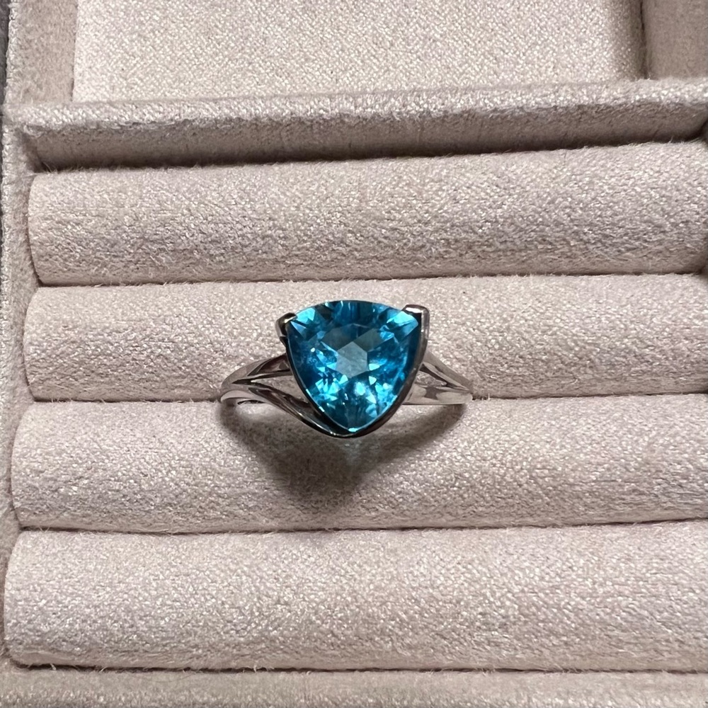 14k white gold blue topaz ring